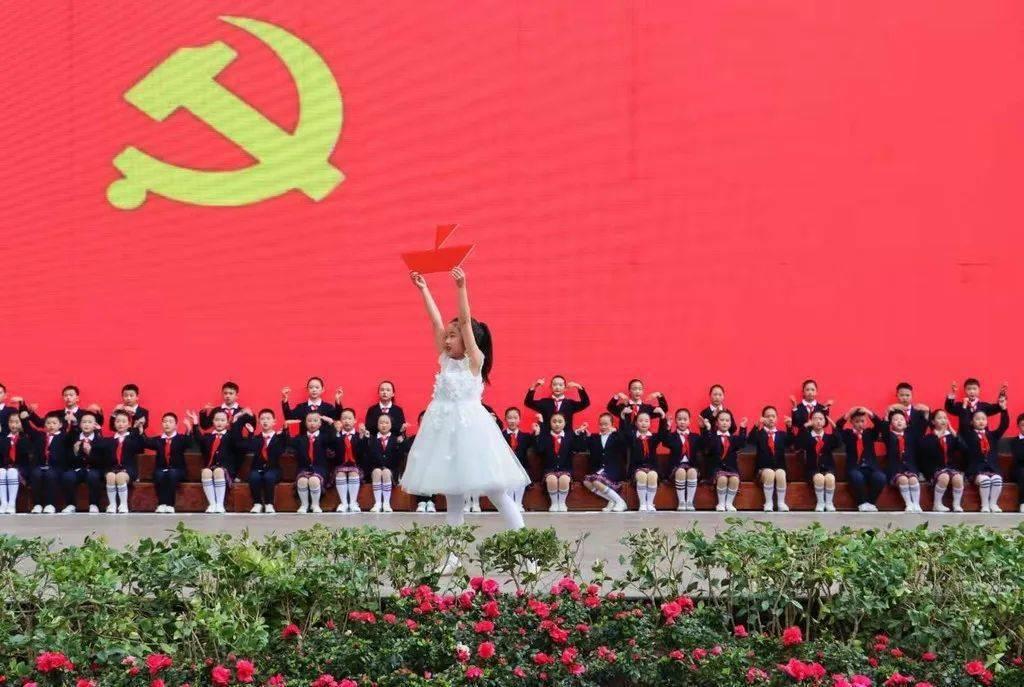 上海孛辰来告诉你,速度快,效率高,数字化、智能化高速裱纸机长什么样?